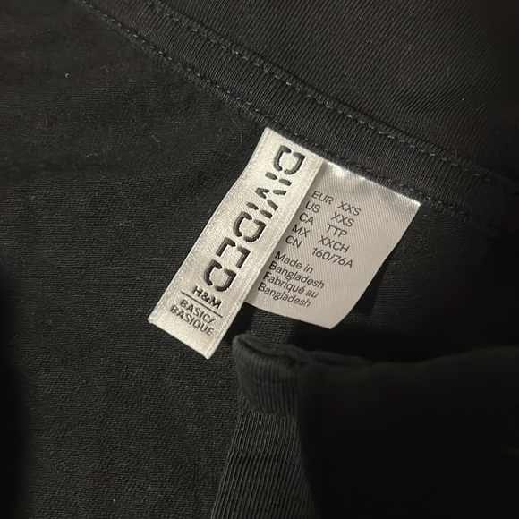 h&m long sleeve crop top !! - Picture 2 of 2